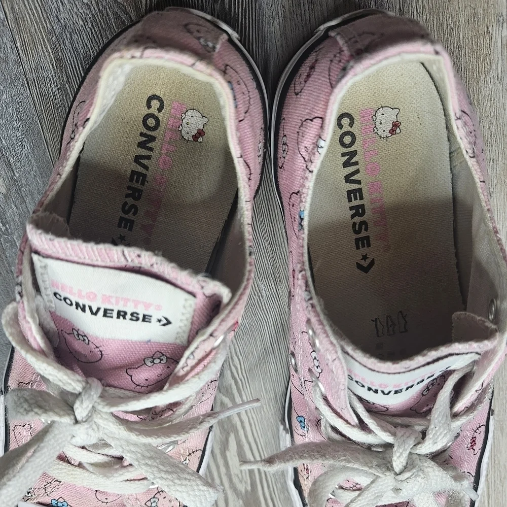 Converse x Hello Kitty Sanrio Low Sneakers Girls Youth 2 Pink + White